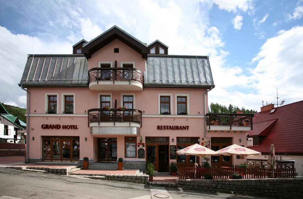 Wellness Hotel Grand Spindleruv Mlyn Bagian luar foto