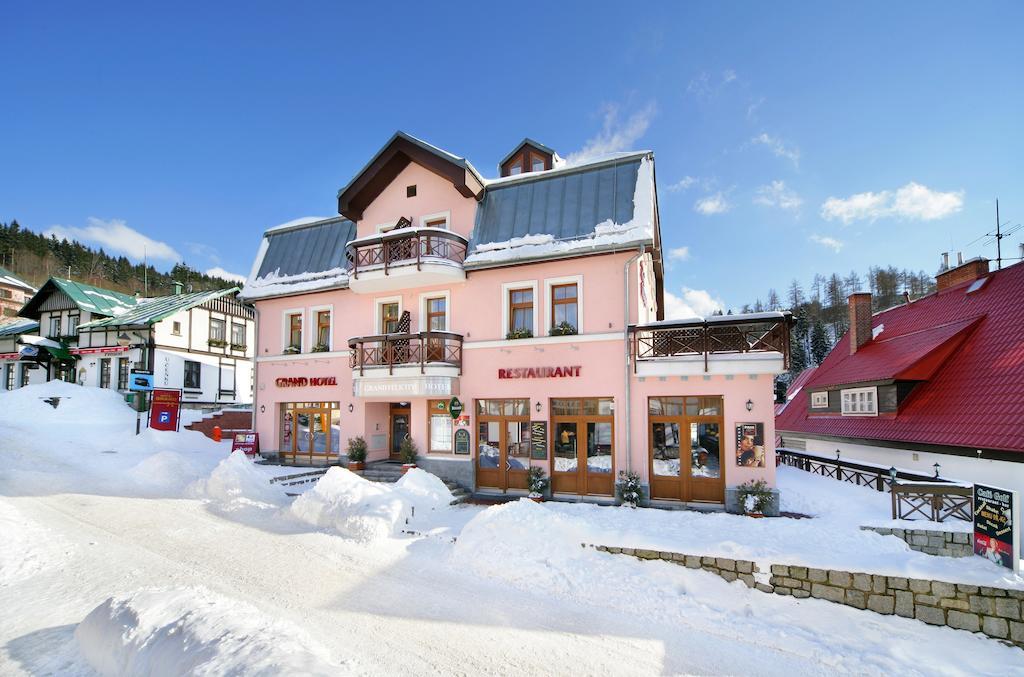 Wellness Hotel Grand Spindleruv Mlyn Bagian luar foto
