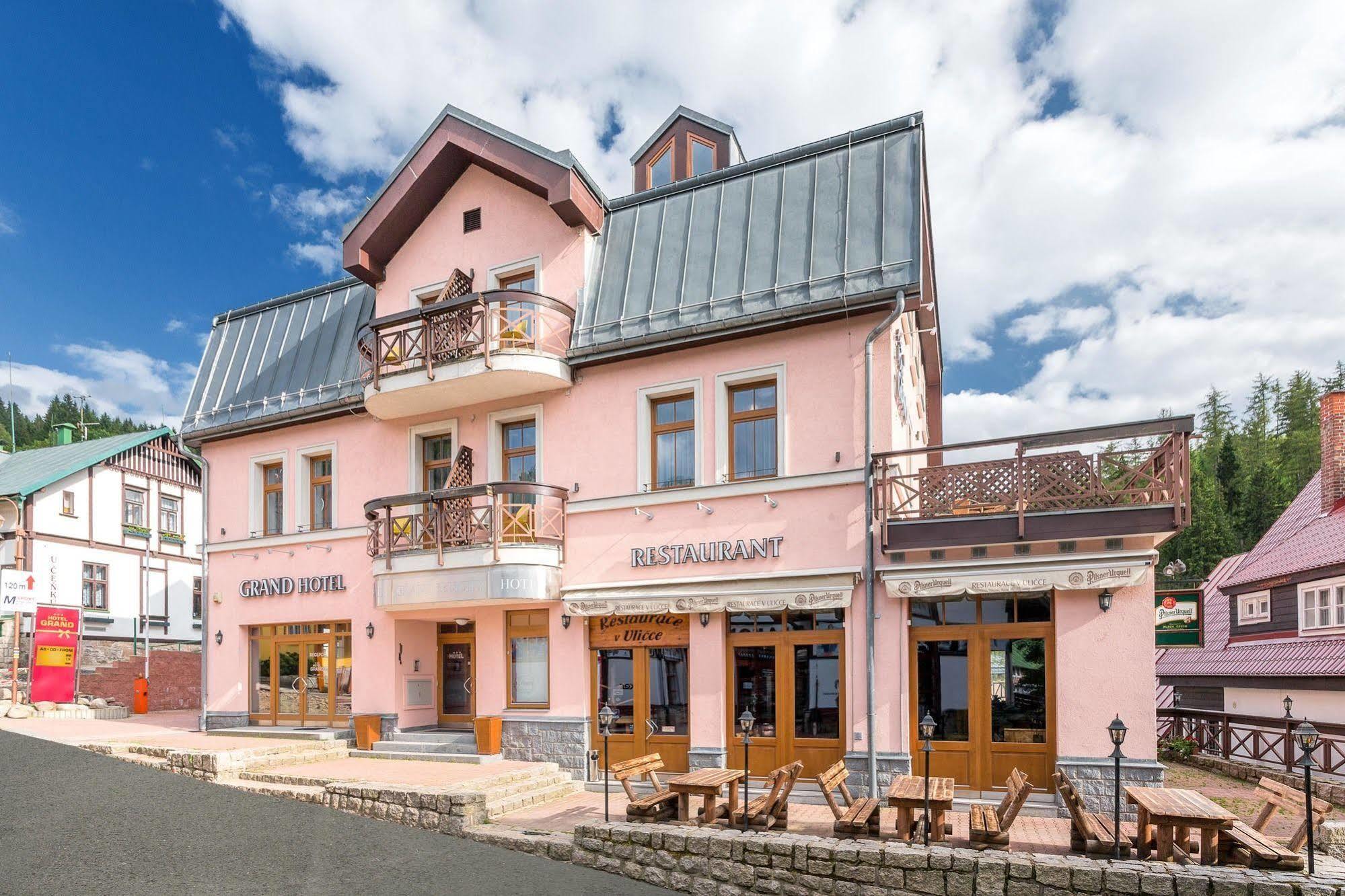 Wellness Hotel Grand Spindleruv Mlyn Bagian luar foto