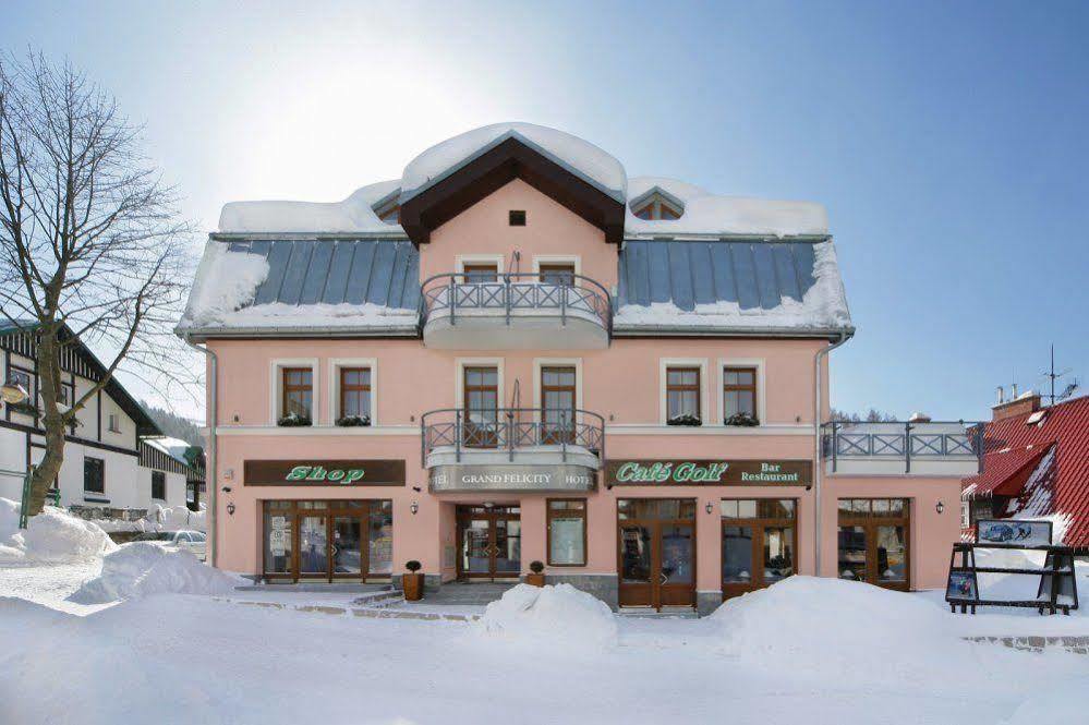 Wellness Hotel Grand Spindleruv Mlyn Bagian luar foto